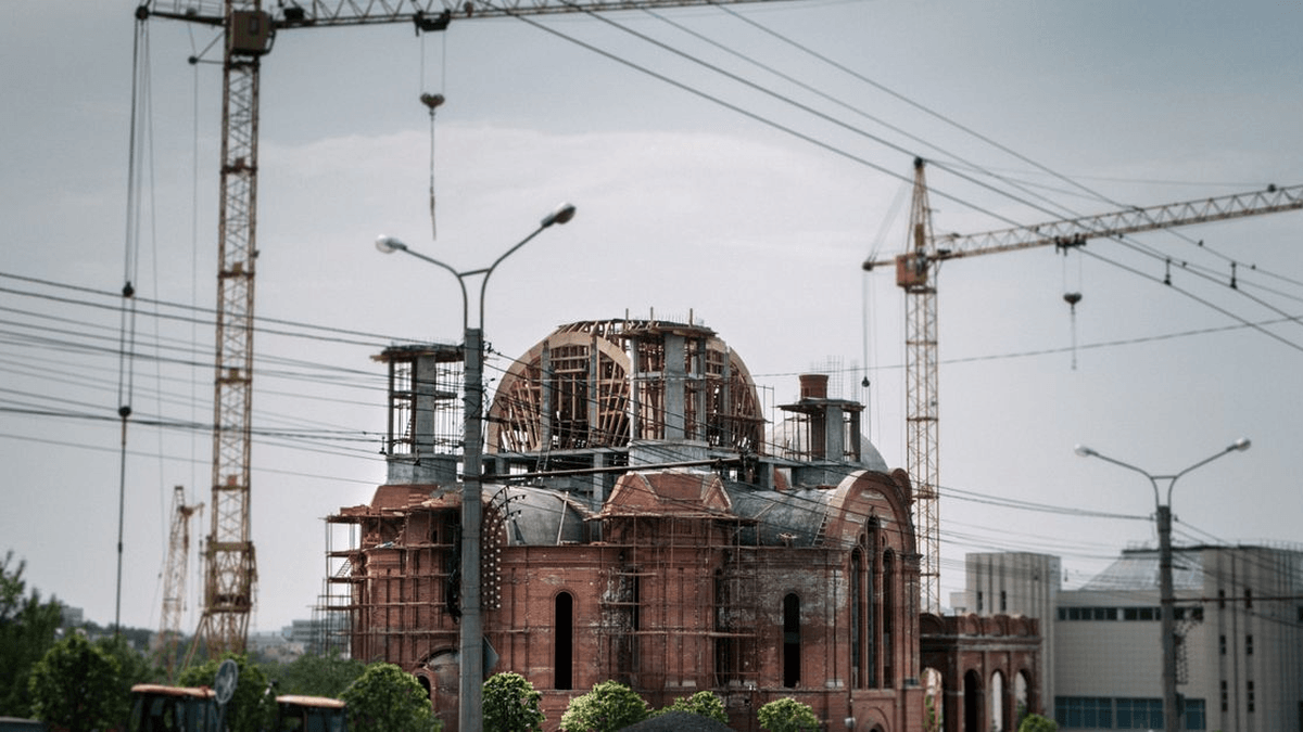 Construction accounting that reveals problems early: job costing, change orders, and WIP reporting